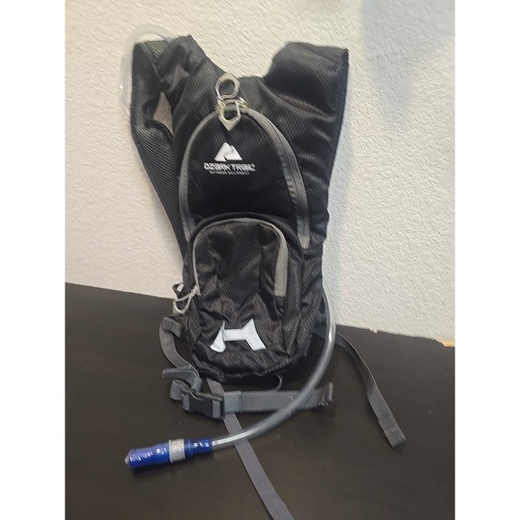 Ozark Trail Lightweight Black/ Gray  built-in water pouch Hiking Backpack - - Picture 1 of 5
